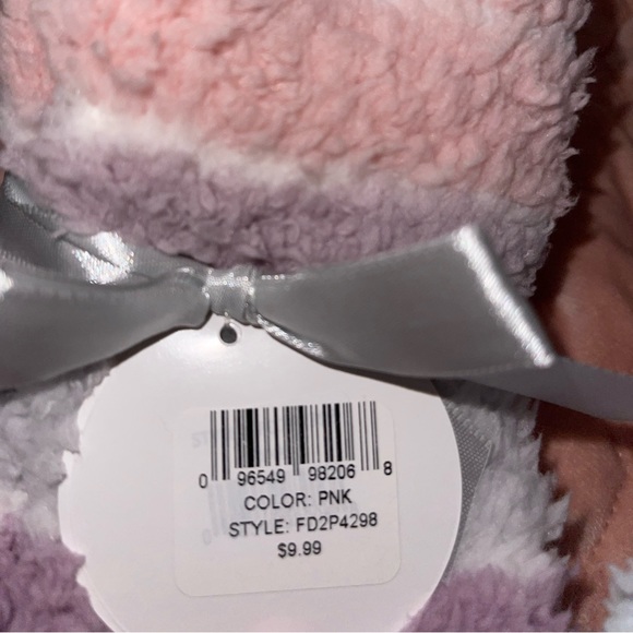 Size 9-11 NWT fuzzy socks 6 pairs - Picture 2 of 3